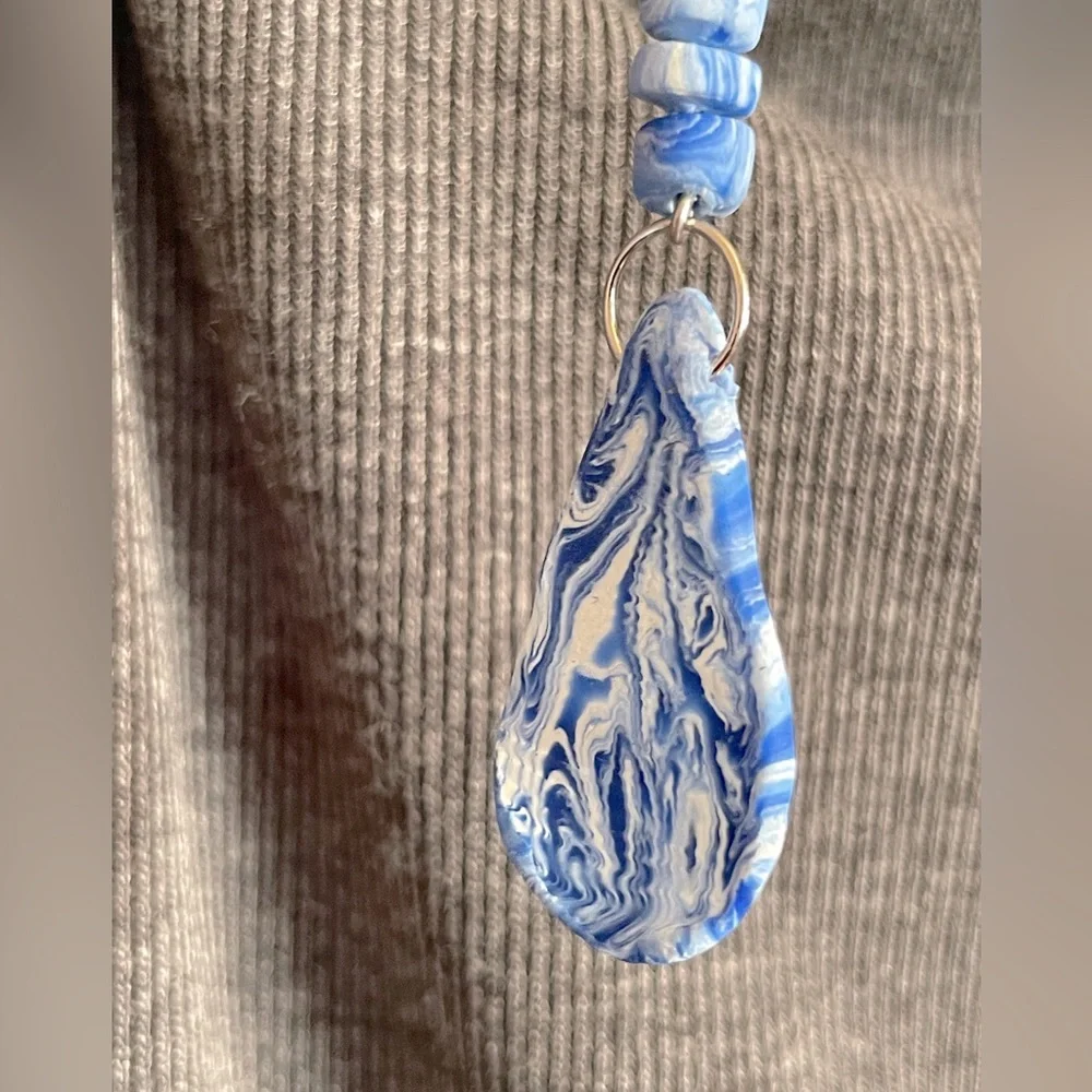 Handmade vibrational dangle earrings - Picture 3 of 5
